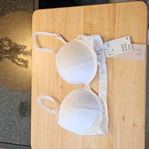 White H&M Lace Super Push Up Bra Mega Lift Size 34B. New!